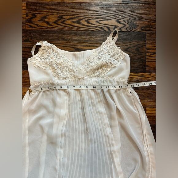 Flora Pleated‎ Lace Slip, Size Large. - Picture 7 of 8